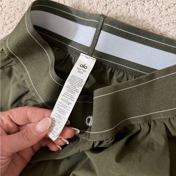 ALO Yoga Women's green Track Pants - Picture 3 of 4